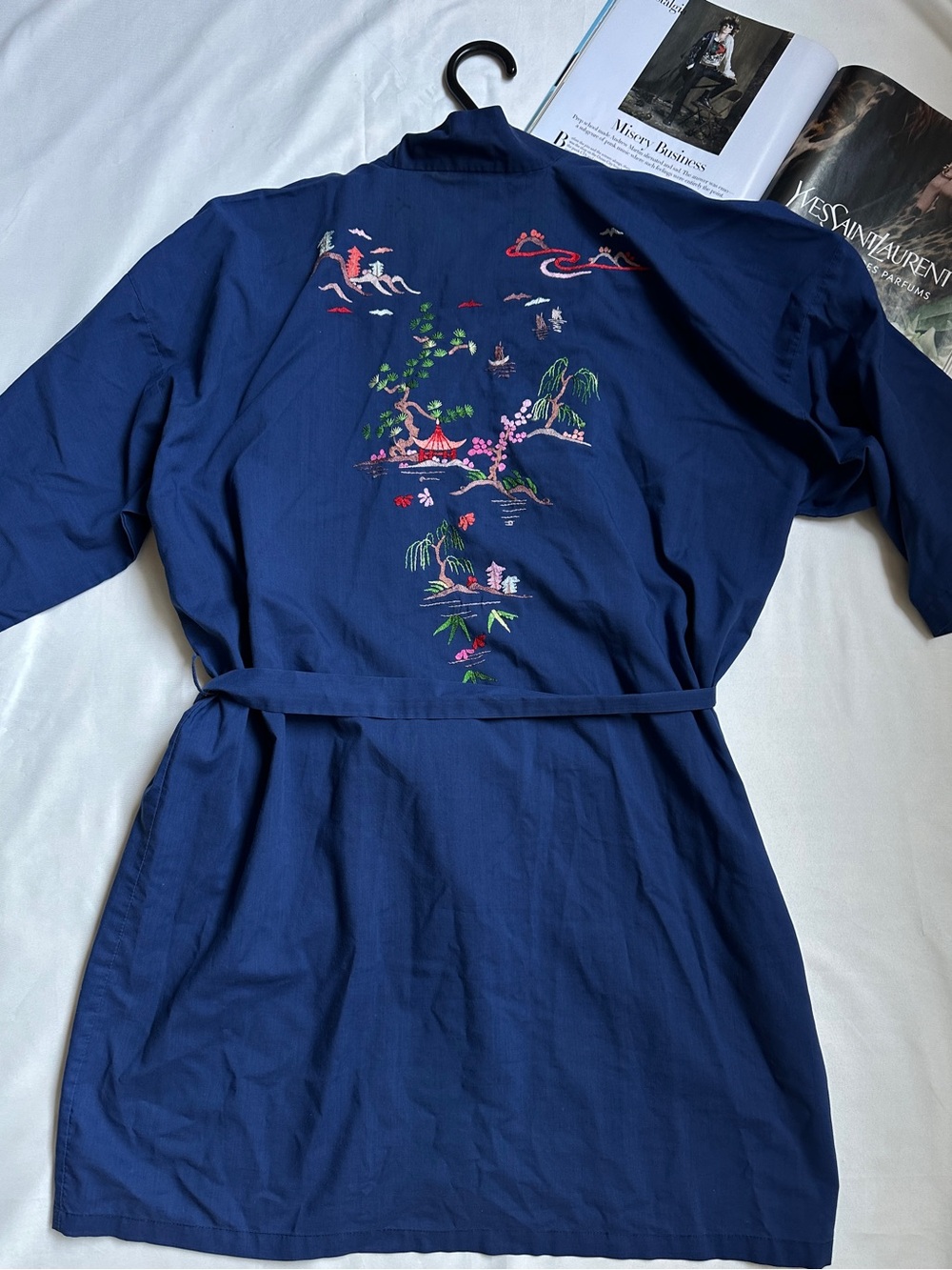 3/50$Embroidered Navy Kimono Robe / Vintage Robe